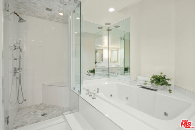 2231 Sunset Plaza Drive, Los Angeles CA: https://media.crmls.org/mediaz/87d78e8e-ae2f-4639-a48d-277105593ed8.jpg