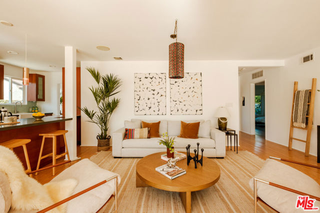 3625 Berryman Avenue, Los Angeles CA: https://media.crmls.org/mediaz/87d79259-bfcf-4ae3-aa1a-410986d2d12f.jpg