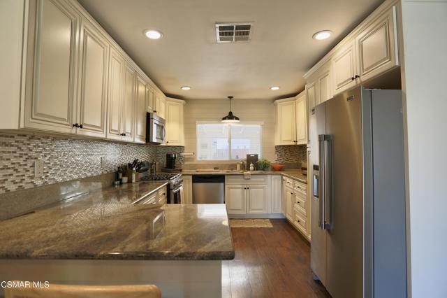 6946 Texhoma Avenue, Van Nuys CA: https://media.crmls.org/mediaz/87d82177-e8c5-4f65-8924-5281eaa005df.jpg