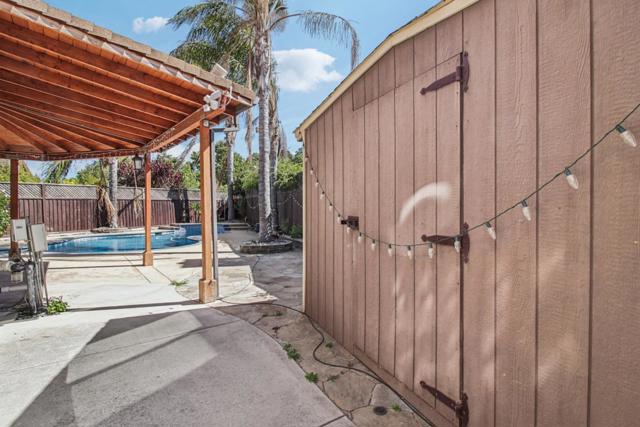 9740 Linnet Court, Gilroy CA: https://media.crmls.org/mediaz/87d85de4-499a-4d38-b950-d73b94bd2ed8.jpg