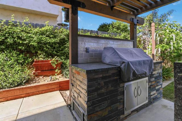 13170 Entreken Ave,  CA: https://media.crmls.org/mediaz/87d8a340-0872-43cf-b312-42ed26f8a6c2.jpg