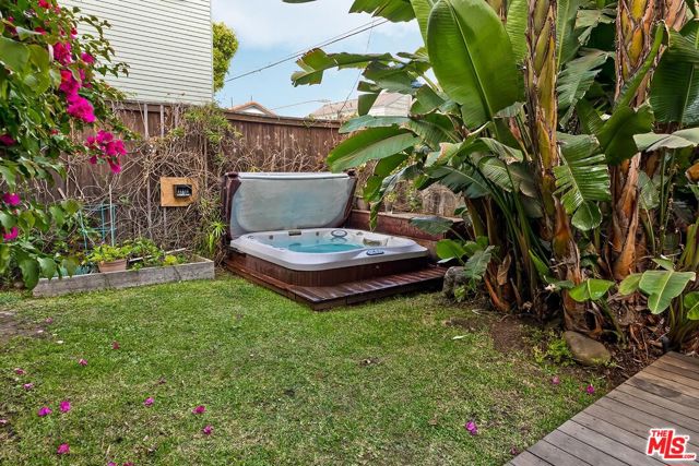 832 Superba Avenue, Venice CA: https://media.crmls.org/mediaz/87d92a1b-ee40-4873-bcee-0e3c203d2eba.jpg