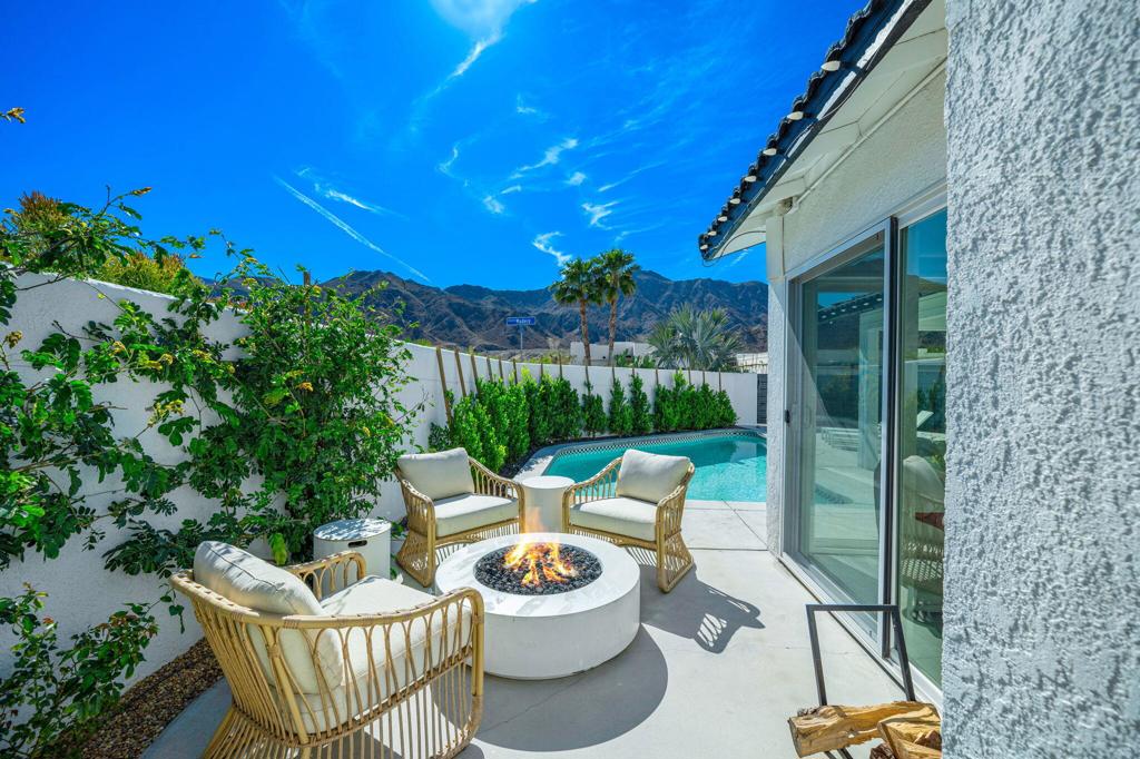 54990 Avenida Madero