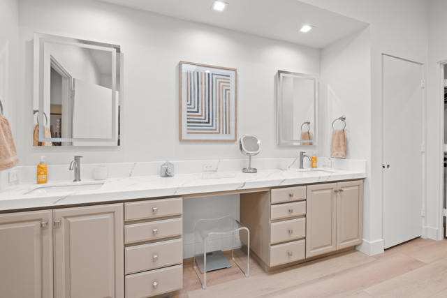 781 Box Canyon Trail, Palm Desert CA: https://media.crmls.org/mediaz/87d9fc96-5d11-4154-a2ab-2a8a8603a293.jpg