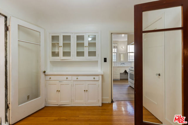 955 S Highland Avenue, Los Angeles CA: https://media.crmls.org/mediaz/87db006f-1c26-4862-ae15-465fe9a0b554.jpg