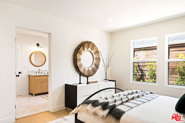 Image 23 of 56 For 4525 Greenbush Avenue