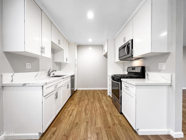 Detail Gallery Image 2 of 15 For 621 N Los Robles Ave, Pasadena,  CA 91101 - 2 Beds | 2 Baths