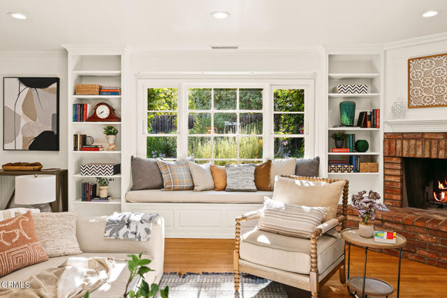 4929 Oakwood Avenue, La Canada Flintridge CA: https://media.crmls.org/mediaz/87db8a5b-4154-461e-a822-cb2133d2c650.jpg