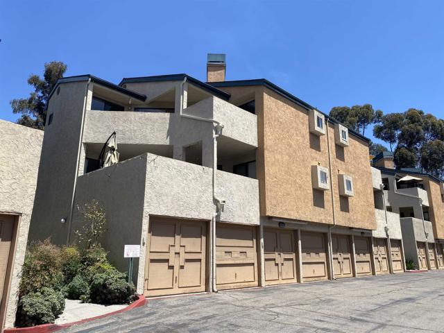 9725 Mesa Springs Way, San Diego CA: https://media.crmls.org/mediaz/87dbbd50-3f45-4885-86f7-e9a01b41dff5.jpg