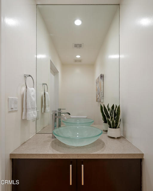4531 El Camino Corto, La Canada Flintridge CA: https://media.crmls.org/mediaz/87dbc519-4353-4570-a744-7491c4733c0a.jpg