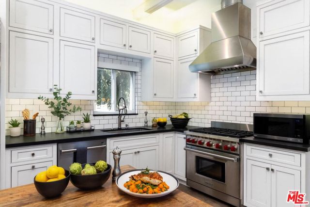 8328 Kirkwood Drive, Los Angeles CA: https://media.crmls.org/mediaz/87dbc743-92a9-4b84-be1d-706f5c23ef57.jpg