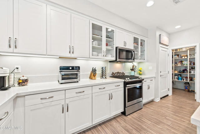 1830 Poppy Drive, Simi Valley CA: https://media.crmls.org/mediaz/87dc4f67-af2d-4c56-8ad6-b046c5d15918.jpg