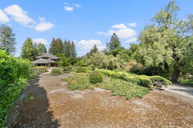 11633 Dawson Drive, Los Altos Hills CA: https://media.crmls.org/mediaz/87dcabe6-0eed-4804-adf3-5470b2d02a77.jpg
