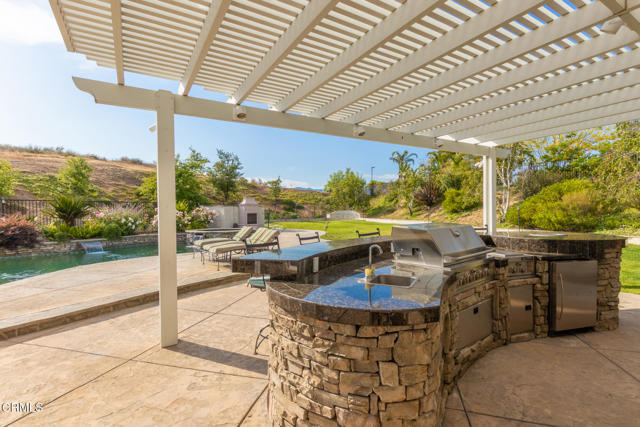 10931 W Shadow Hills Avenue, Los Angeles CA: https://media.crmls.org/mediaz/87dd0927-81ba-40e3-9712-ef5bf61b7ccd.jpg