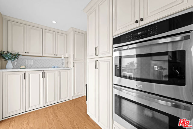 4113 Don Diablo Drive, Los Angeles CA: https://media.crmls.org/mediaz/87de3f56-e0a9-4538-975f-0a3de51d9bd2.jpg