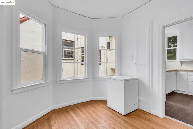 2340 Virginia St, Berkeley CA: https://media.crmls.org/mediaz/87de7855-80b5-4ea2-b5f2-80166614d26d.jpg