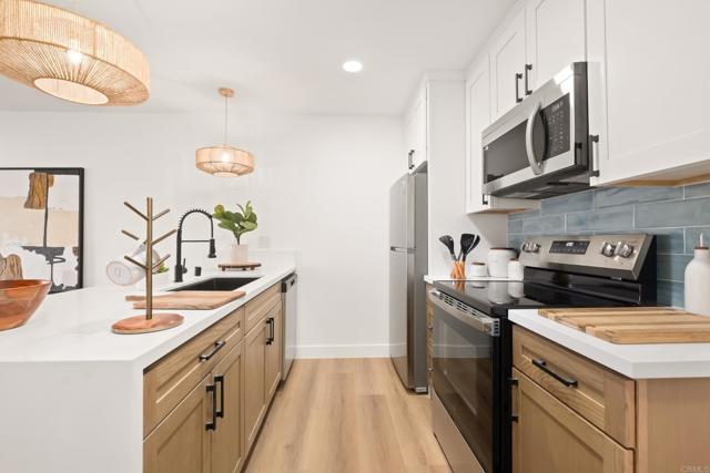 Detail Gallery Image 4 of 22 For 8024 Linda Vista Rd 1d,  San Diego,  CA 92111 - 2 Beds | 1 Baths