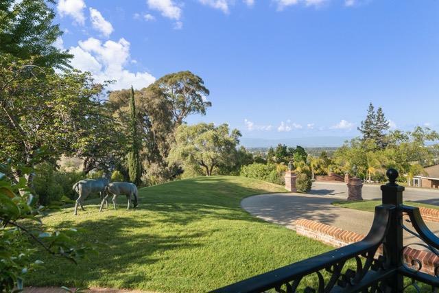 12359 Farr Ranch Road, Saratoga CA: https://media.crmls.org/mediaz/87df1234-7432-4fcf-ac35-333511e2b5fa.jpg