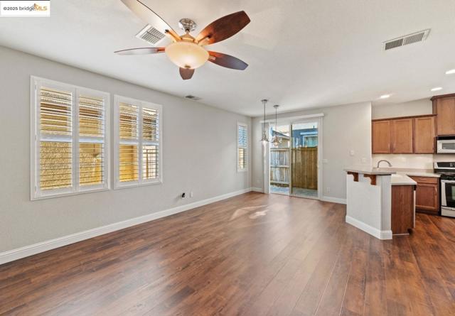 8725 Cortina Cir, Roseville CA: https://media.crmls.org/mediaz/87df4884-2c47-4997-9675-5aa714239ab1.jpg