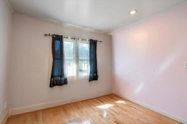 9401 Castlewood Street, Oakland CA: https://media.crmls.org/mediaz/87df4df9-7ac9-484c-88c8-0b823b406ca0.jpg