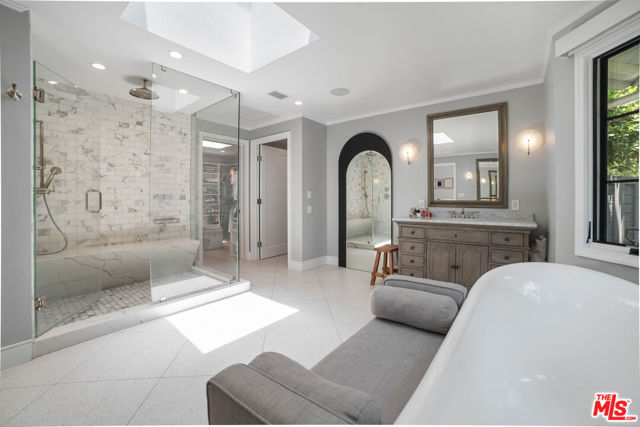 2701 Roscomare Road, Los Angeles CA: https://media.crmls.org/mediaz/87df6e52-7232-4eb2-b37b-77f62b0a8361.jpg