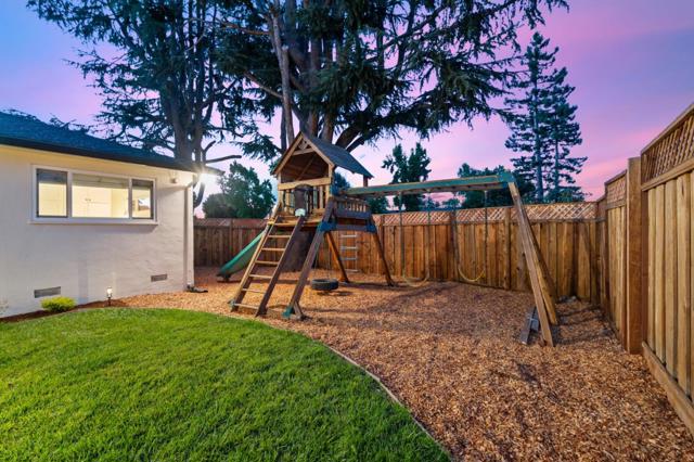 1709 Peartree Lane, Mountain View CA: https://media.crmls.org/mediaz/87dfb908-4bbb-4e22-b0f1-c5ca294b3f6b.jpg