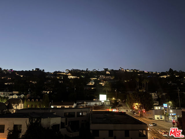 999 N Doheny Drive, West Hollywood CA: https://media.crmls.org/mediaz/87e00340-242a-4cb1-add8-692578365a01.jpg