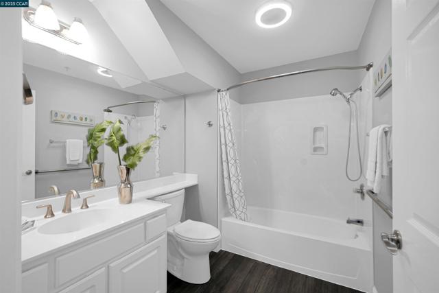 314 Skyline Dr, San Ramon CA: https://media.crmls.org/mediaz/87e00c9a-a467-4925-8878-6a9c5f445953.jpg