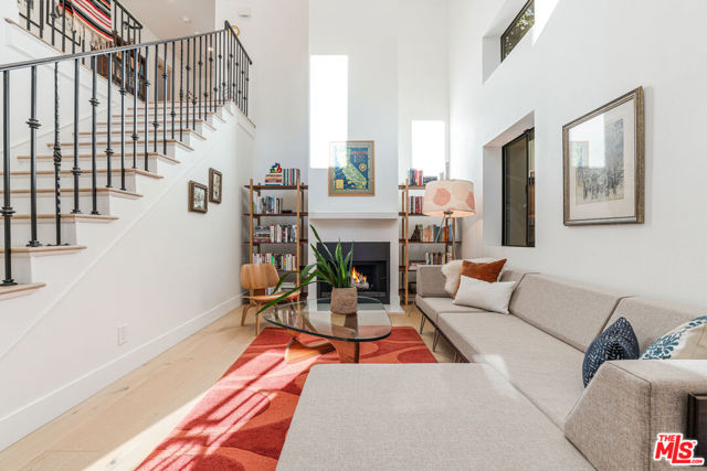 3850 Udell Court, Los Angeles CA: https://media.crmls.org/mediaz/87e03f9a-ad40-4a18-a9f9-015a7c4ffb02.jpg