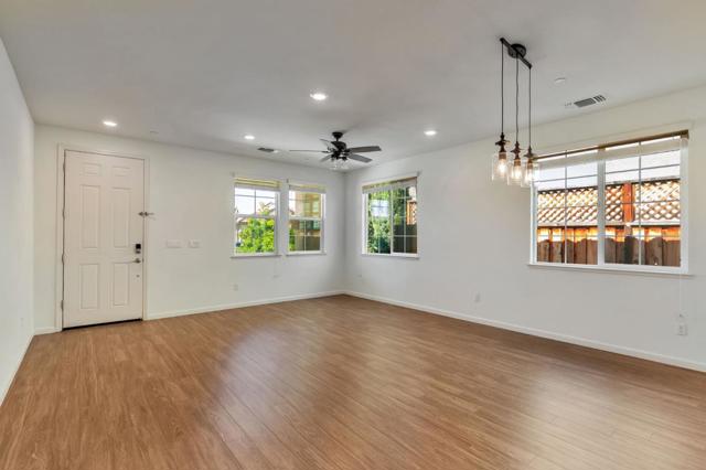1254 Steinbeck Drive, Hollister CA: https://media.crmls.org/mediaz/87e0508c-c1d0-42d2-9487-e82c84bfdb8e.jpg