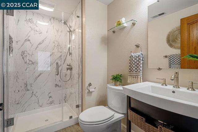 260 Edinburgh Cir, Danville CA: https://media.crmls.org/mediaz/87e0c582-fe2d-4d10-a5ba-089df4853cff.jpg