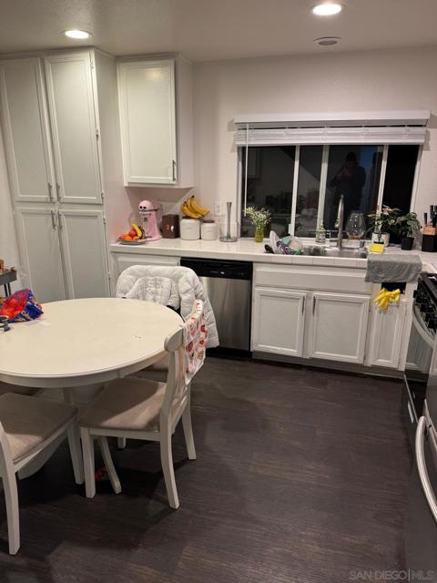 1247 Calistoga Ave, Chula Vista CA: https://media.crmls.org/mediaz/87e15a1b-73b0-415a-a8b4-3dac115196c8.jpg