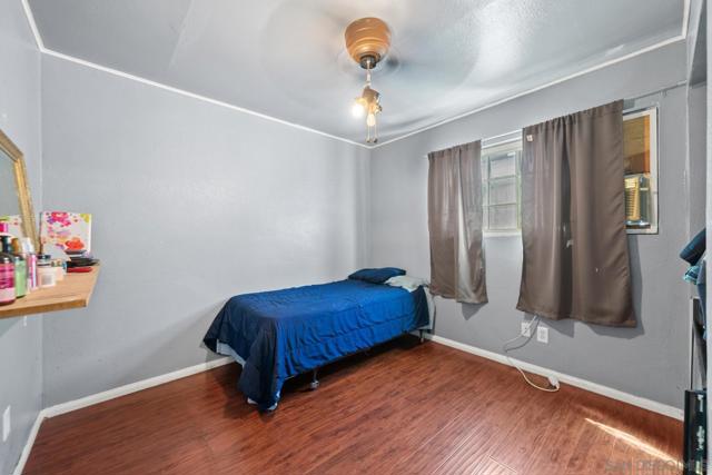 4015 Boston Ave, San Diego CA: https://media.crmls.org/mediaz/87e16578-4a13-4ab9-b4a2-8b277dc14d6f.jpg