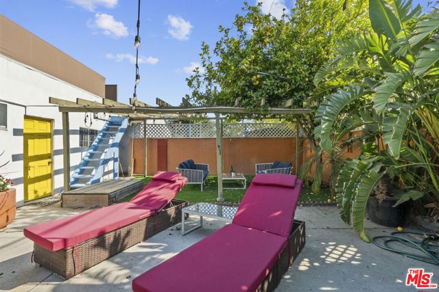 6319 Willowcrest Avenue, North Hollywood CA: https://media.crmls.org/mediaz/87e19359-dd6e-4cf1-999f-039b3ede504c.jpg