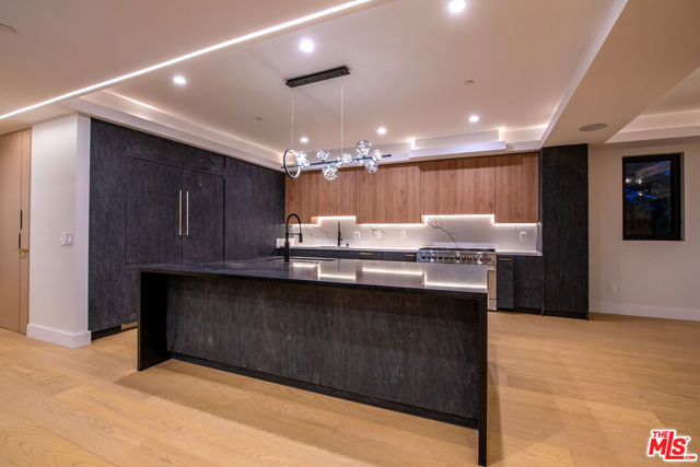 4906 Van Noord Avenue, Sherman Oaks CA: https://media.crmls.org/mediaz/87e2651c-09f2-495b-a4f0-fbaab09794f7.jpg