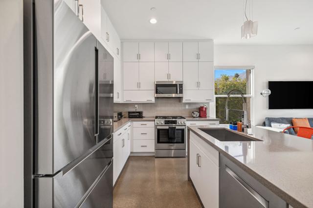2691 Paragon Loop, Palm Springs CA: https://media.crmls.org/mediaz/87e2992e-1d1b-4756-b484-5f6e71725ef8.jpg