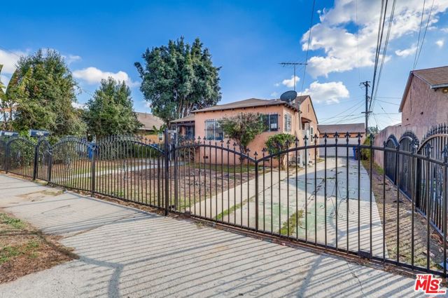758 W 120th Street, Los Angeles CA: https://media.crmls.org/mediaz/87e2c7b2-fc55-4cf4-8397-07a948530e85.jpg