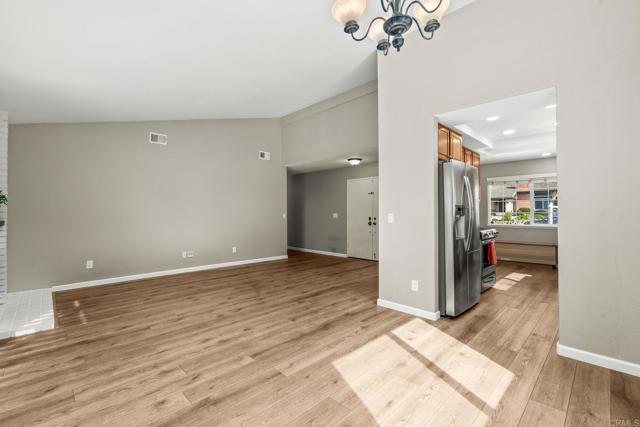 Detail Gallery Image 9 of 30 For 2049 Camino Dr, Escondido,  CA 92026 - 2 Beds | 2 Baths