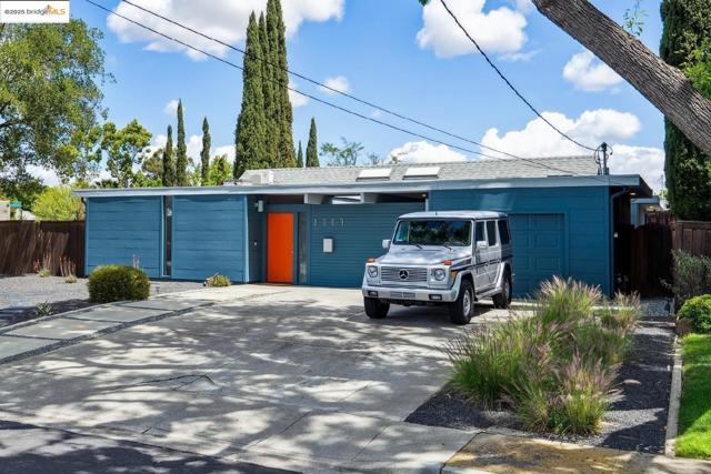 4003 Santa Fe CT, Concord CA: https://media.crmls.org/mediaz/87e36582-d488-4b65-943c-98954fdaf4da.jpg