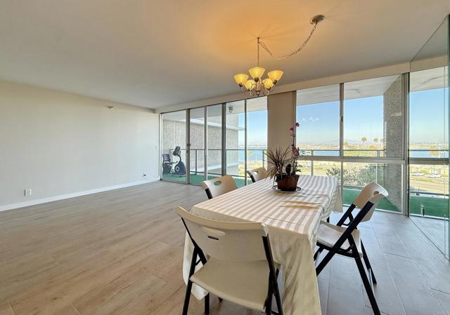 1820 Avenida del Mundo, Coronado CA: https://media.crmls.org/mediaz/87e37b8e-e159-410b-aa62-d2c1108fb6f3.jpg