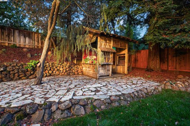 729 Montevino Dr, Pleasanton CA: https://media.crmls.org/mediaz/87e3d644-21d7-48dc-8d98-19a88b29e579.jpg