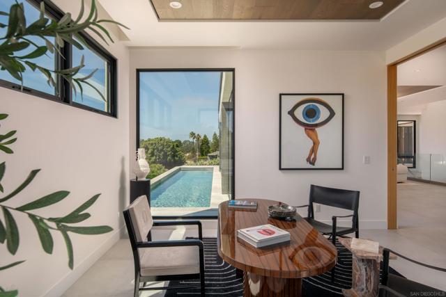 722 Amphitheatre Dr, Del Mar CA: https://media.crmls.org/mediaz/87e3eb26-0d06-4090-b526-652913881903.jpg