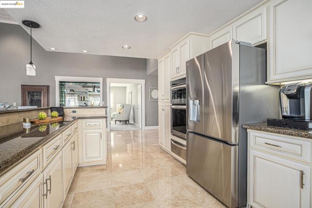 737 Willow Lake Rd, Discovery Bay CA: https://media.crmls.org/mediaz/87e43be1-7ded-4d3d-8ad7-91427d6a3b07.jpg