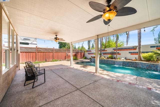 635 Eliot Dr, Livermore CA: https://media.crmls.org/mediaz/87e44438-a3dd-4ff8-a1b7-77c8c7504237.jpg