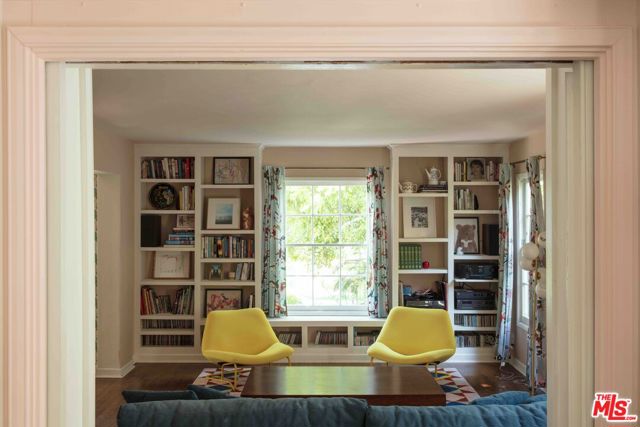 881 Cumberland Road, Glendale CA: https://media.crmls.org/mediaz/87e4b932-d16e-4f62-9523-fe28338bc1e5.jpg