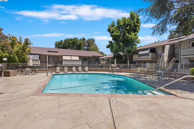 100 Kinross Drive, Walnut Creek CA: https://media.crmls.org/mediaz/87e602fb-c416-4b6b-9d9e-eb043b9d6564.jpg