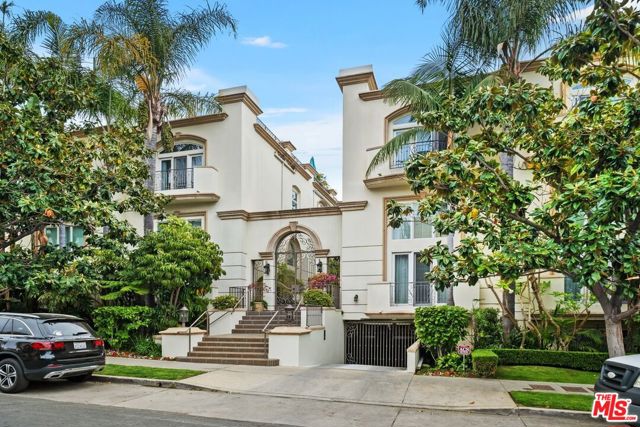 11974 Mayfield Avenue, Los Angeles CA: https://media.crmls.org/mediaz/87e610f0-9bfa-48e6-9e4b-eb2548178811.jpg
