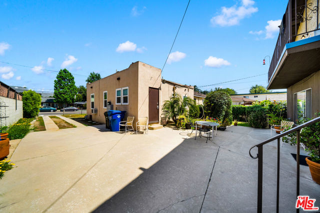 5821 HAZELTINE Avenue photo 4
