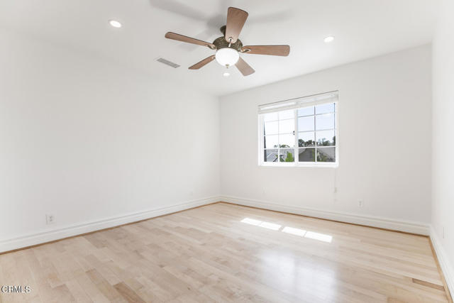 8857 Bluffdale Dr, Sun Valley CA: https://media.crmls.org/mediaz/87e68a00-1ec7-4f92-8801-b17b195bba7e.jpg