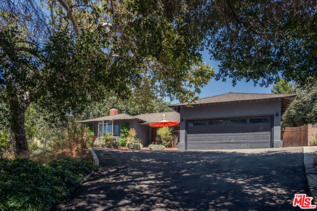 25166 Wheeler Road, Newhall CA: https://media.crmls.org/mediaz/87e6bb81-51fd-44f3-9766-60e5df07aee9.jpg